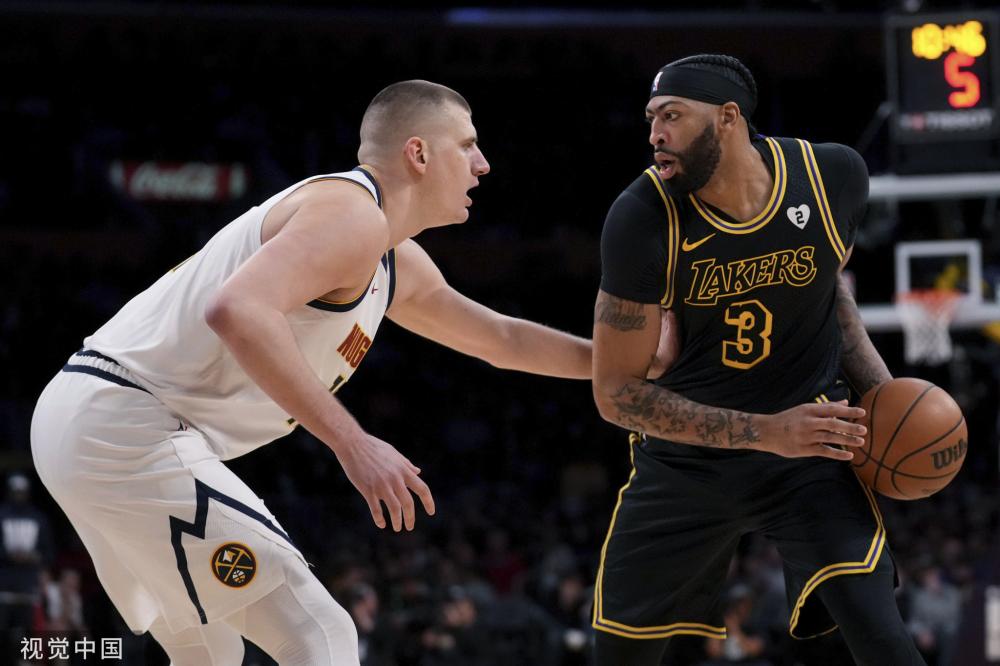 但背后却隐 但背后却隐