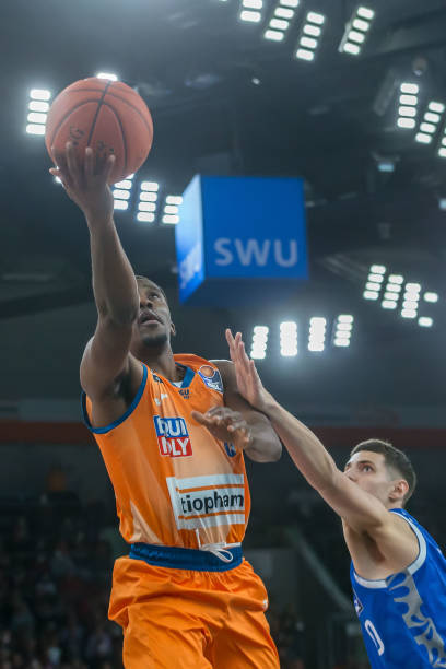 年仅19岁 年仅19岁