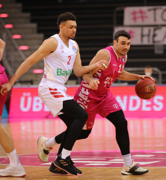 攻防两端的 攻防两端的