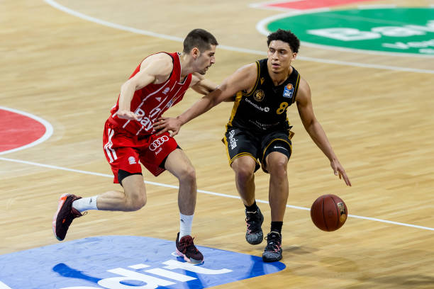 边锋不粘球 边锋不粘球